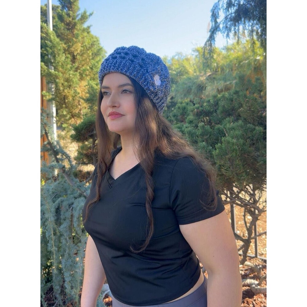 Crochet Beret white with black: Warmth and Handcrafted Color with the Magical